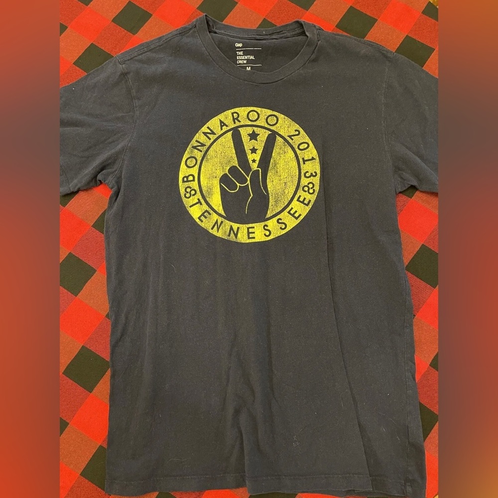 2013 BONNAROO MUSIC FESTIVAL Size Medium Blue Shirt